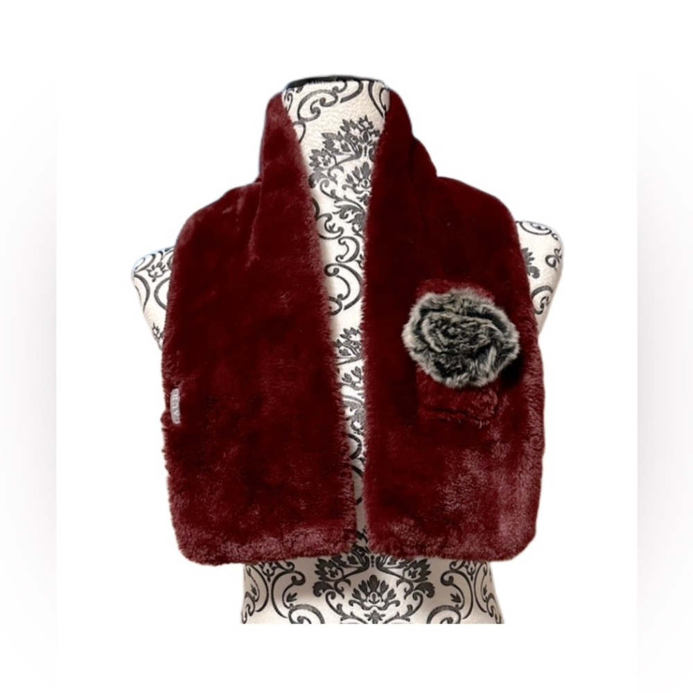 LAURA Elegant Pull-through Furr Scarf
